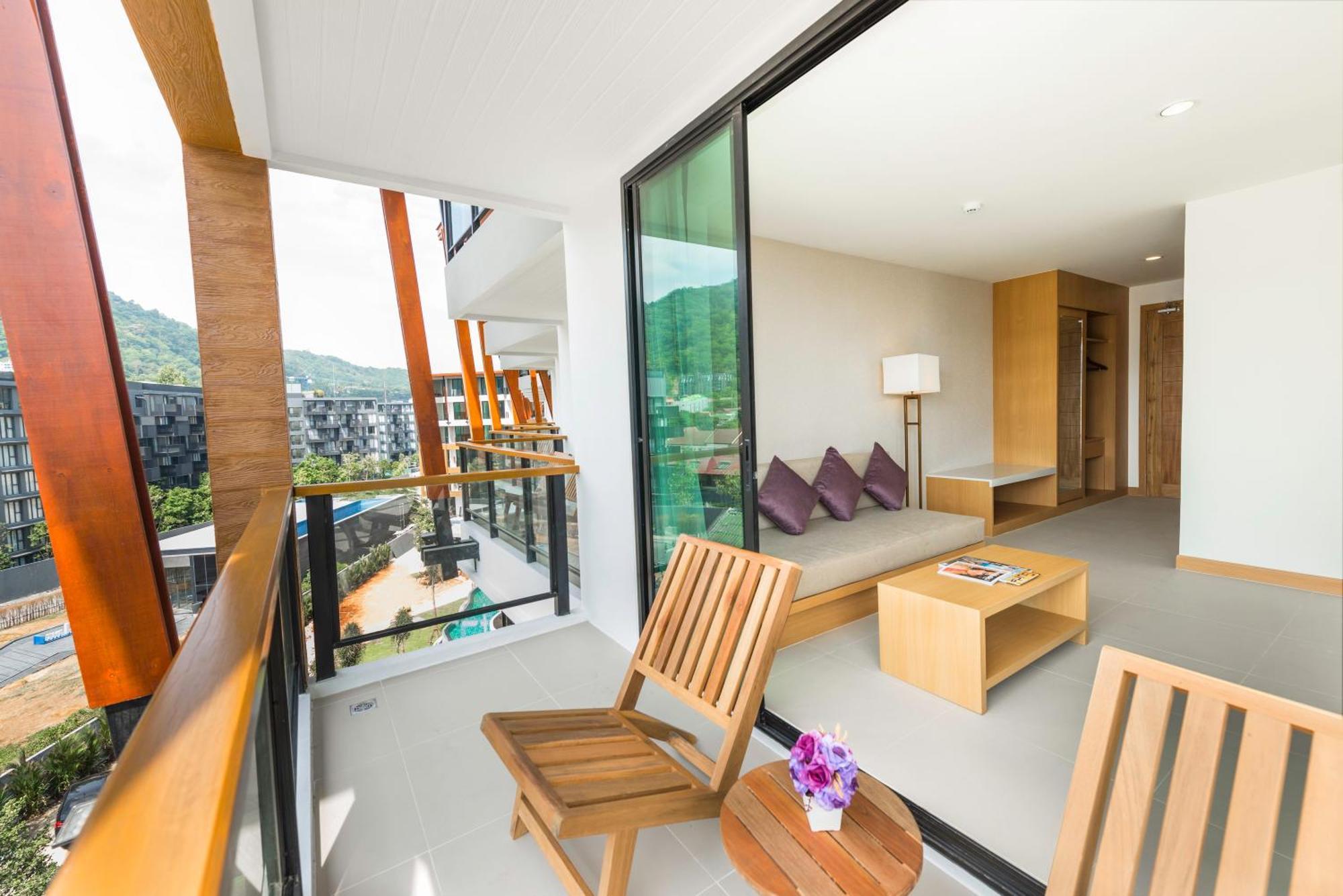 The Lunar Patong Phuket Exterior photo